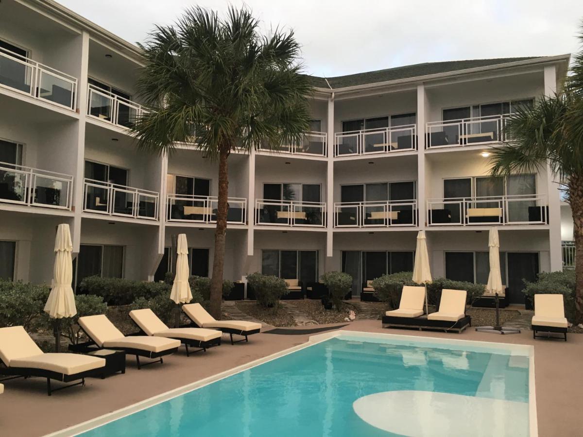 Grace Bay Suites Exterior photo